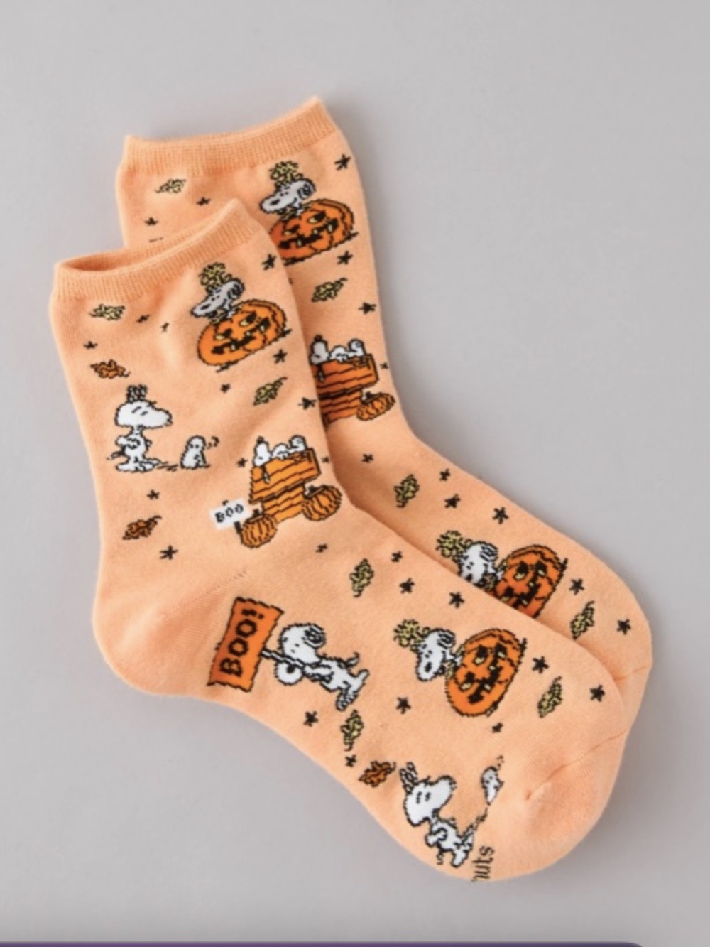 American Eagle x Peanut Snoopy Luxe Plush Button-Up PJ Set Medium + Socks - Picture 3 of 11